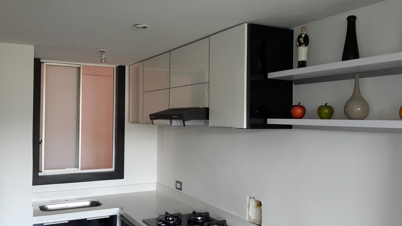 Mueble Alto Cocina Integral Blanco Y Negro Con Repisas